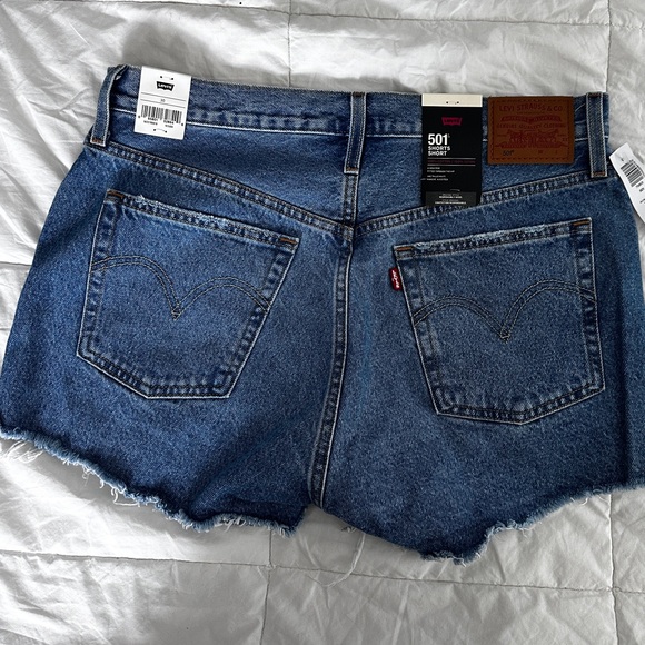 NWT Levi’s 501 short shorts from Aritzia - Picture 2 of 5